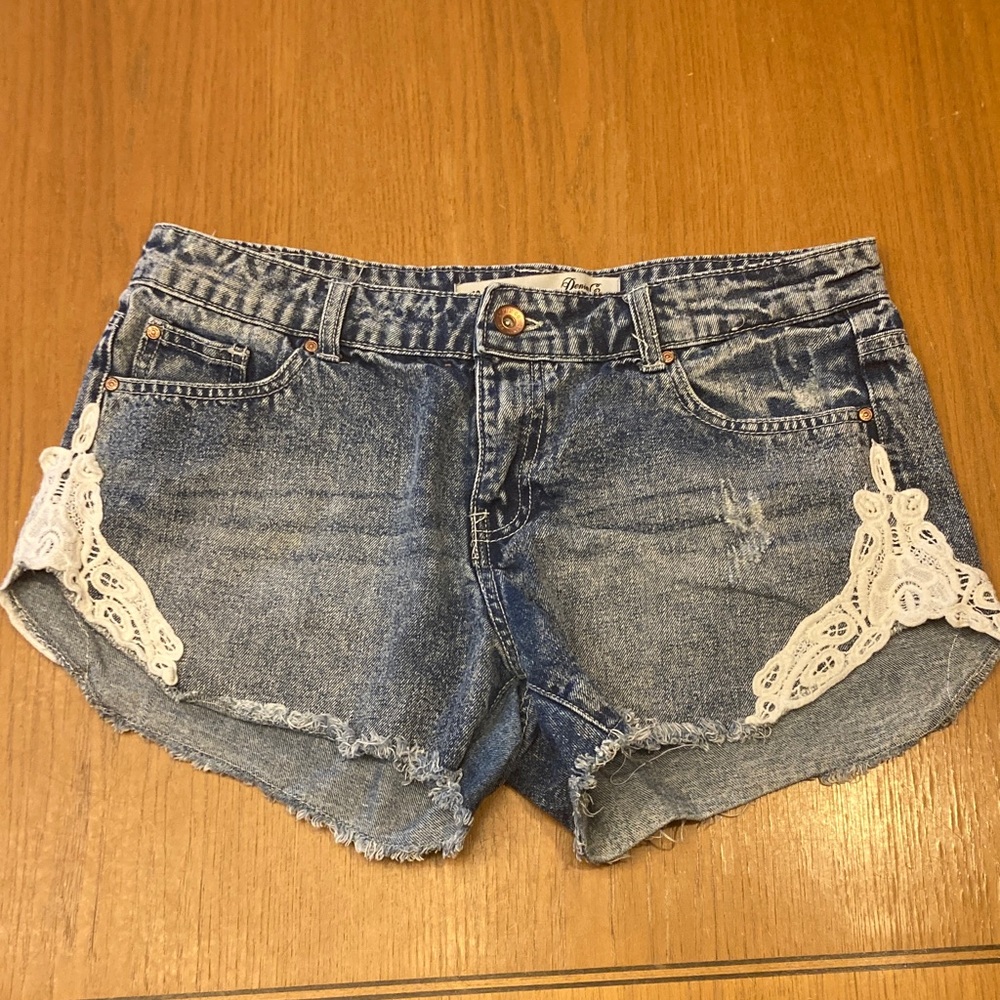 Women's Blue Denim Co LaceTrimmed Shorts - Size 8